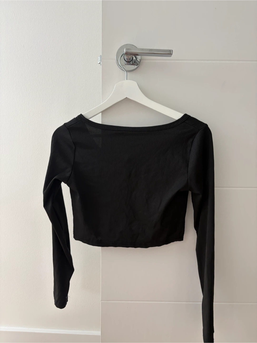 XS- Brand New Black Long Sleeve Crop Top - photo 2