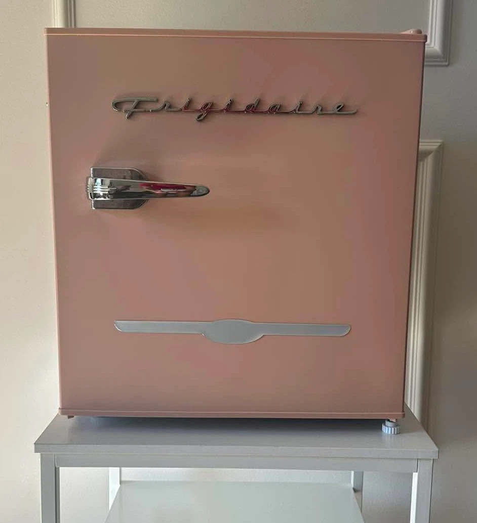 Frigidaire 1.6 cu ft - Vintage style