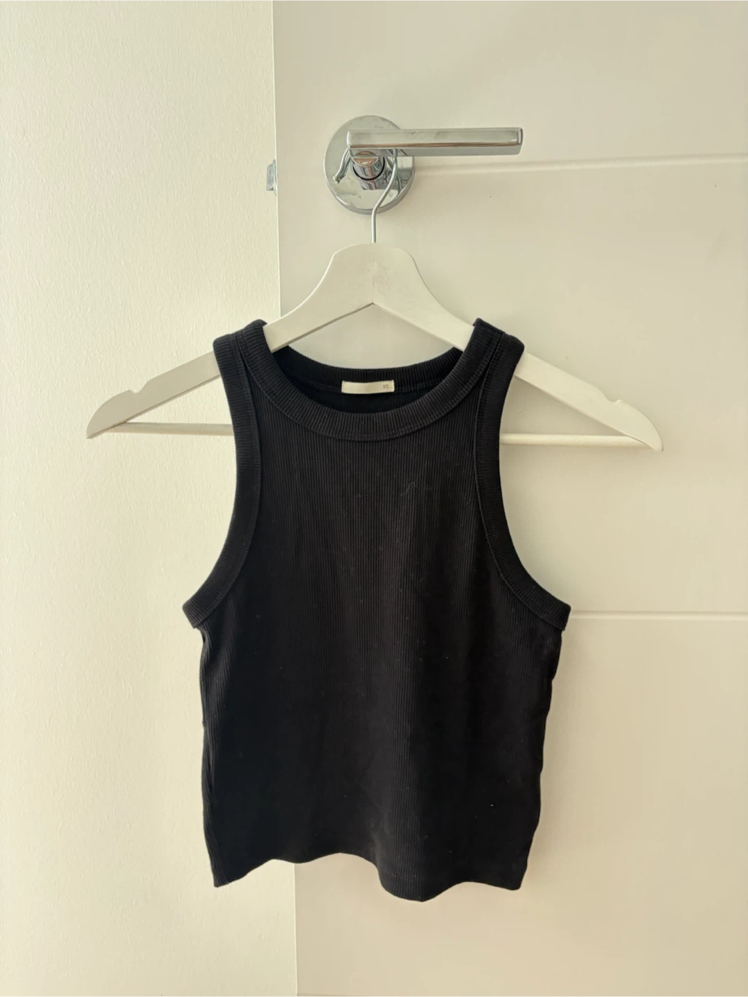 XS uniqlo brand new Black ribbed tank top