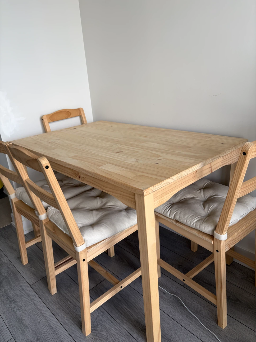 IKEA Dining Table + 4 Chairs with Cushions – Like New - photo 3