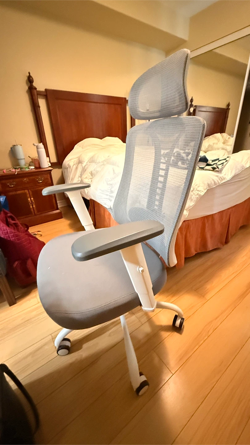 Ergonomic White Office Chair - photo 2