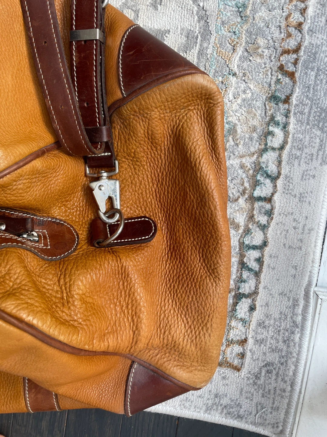 Roots Leather Duffle Bag with letter J - photo 5