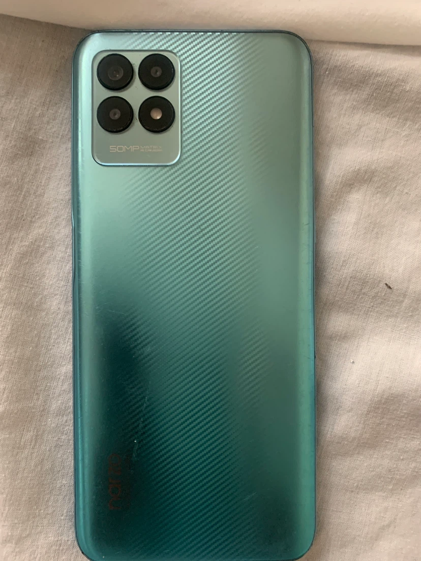 Realme smartphone with cracked screen - photo 2