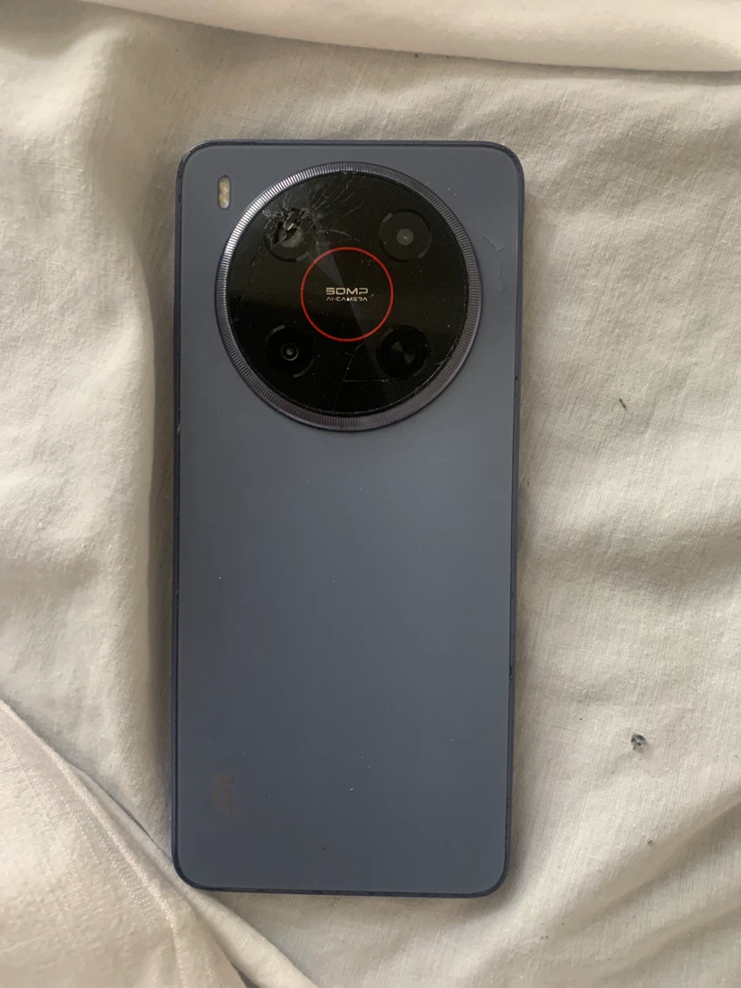 Smartphone - Cracked Screen