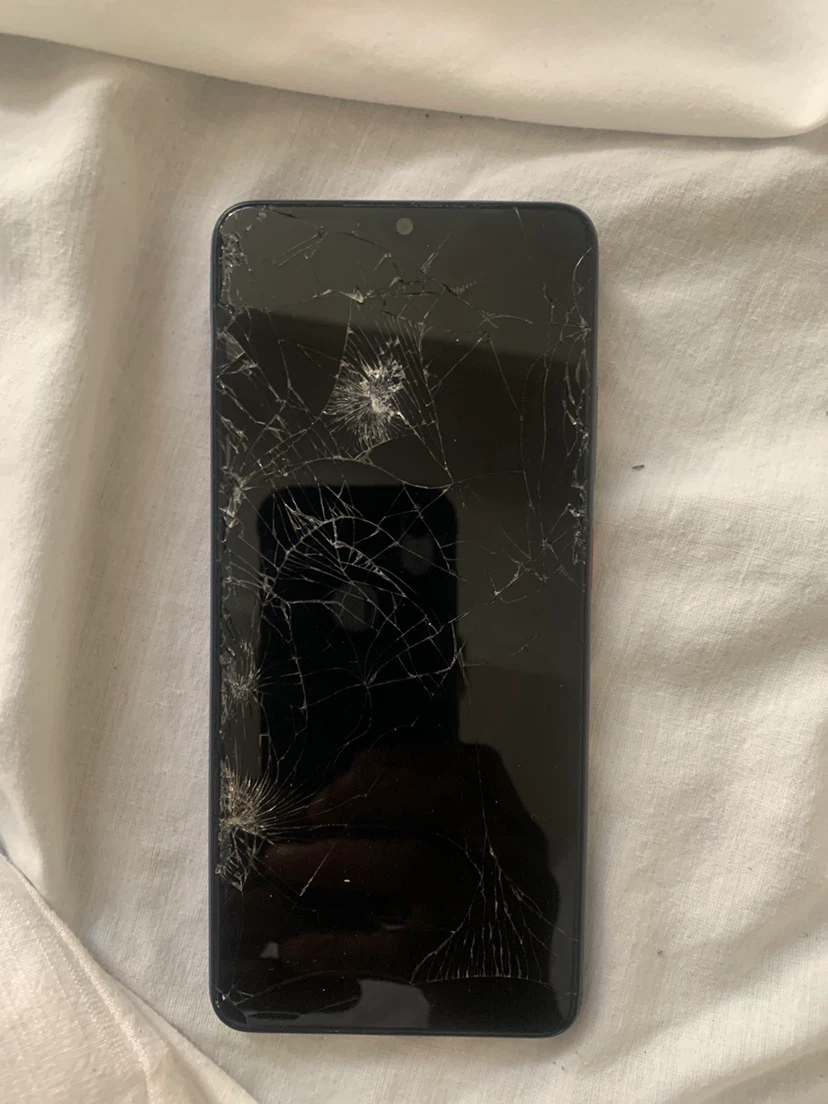 Smartphone - Cracked Screen - photo 2