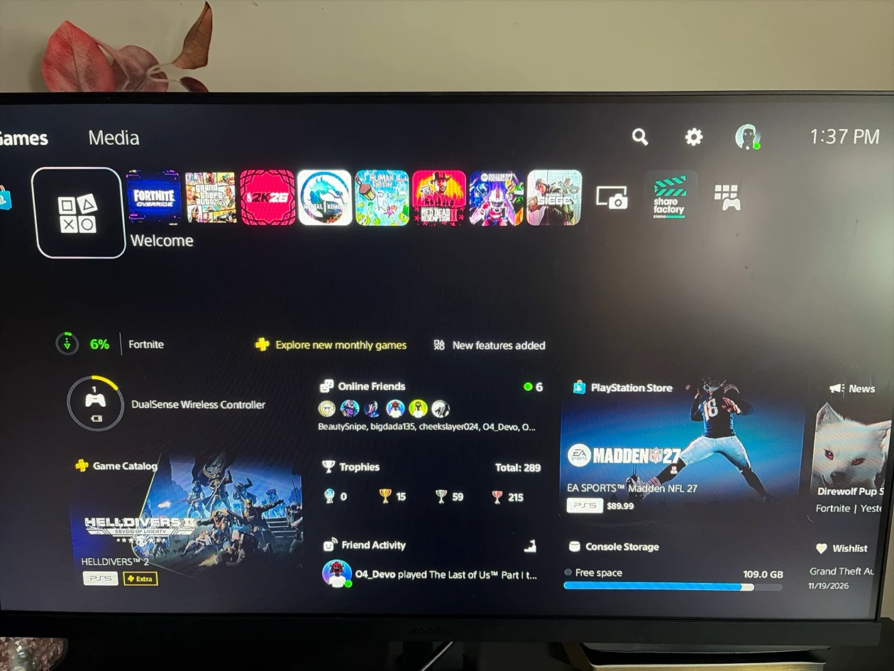 Gaming Chair, 120 hertz 27inch monitor
