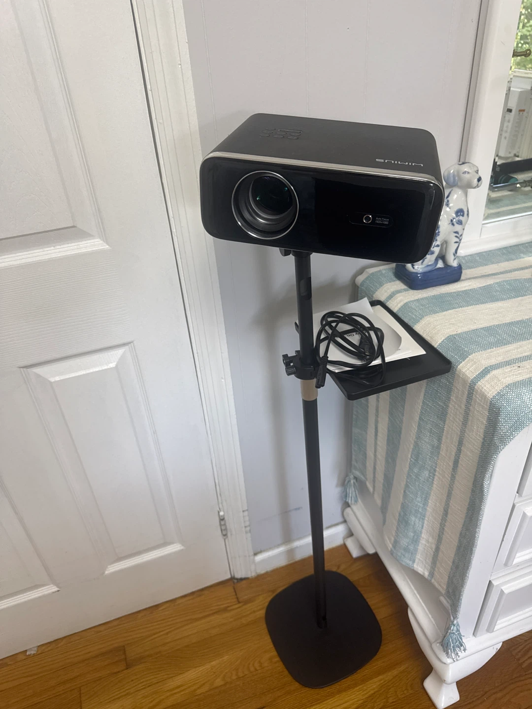 Projector, stand and screen 150 inch