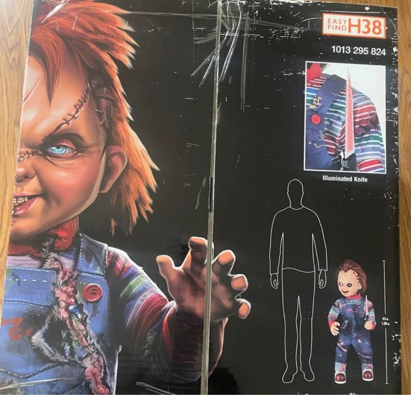 NEW - 3.5 ft. Animated LED Scarred Chucky Figurine - photo 3