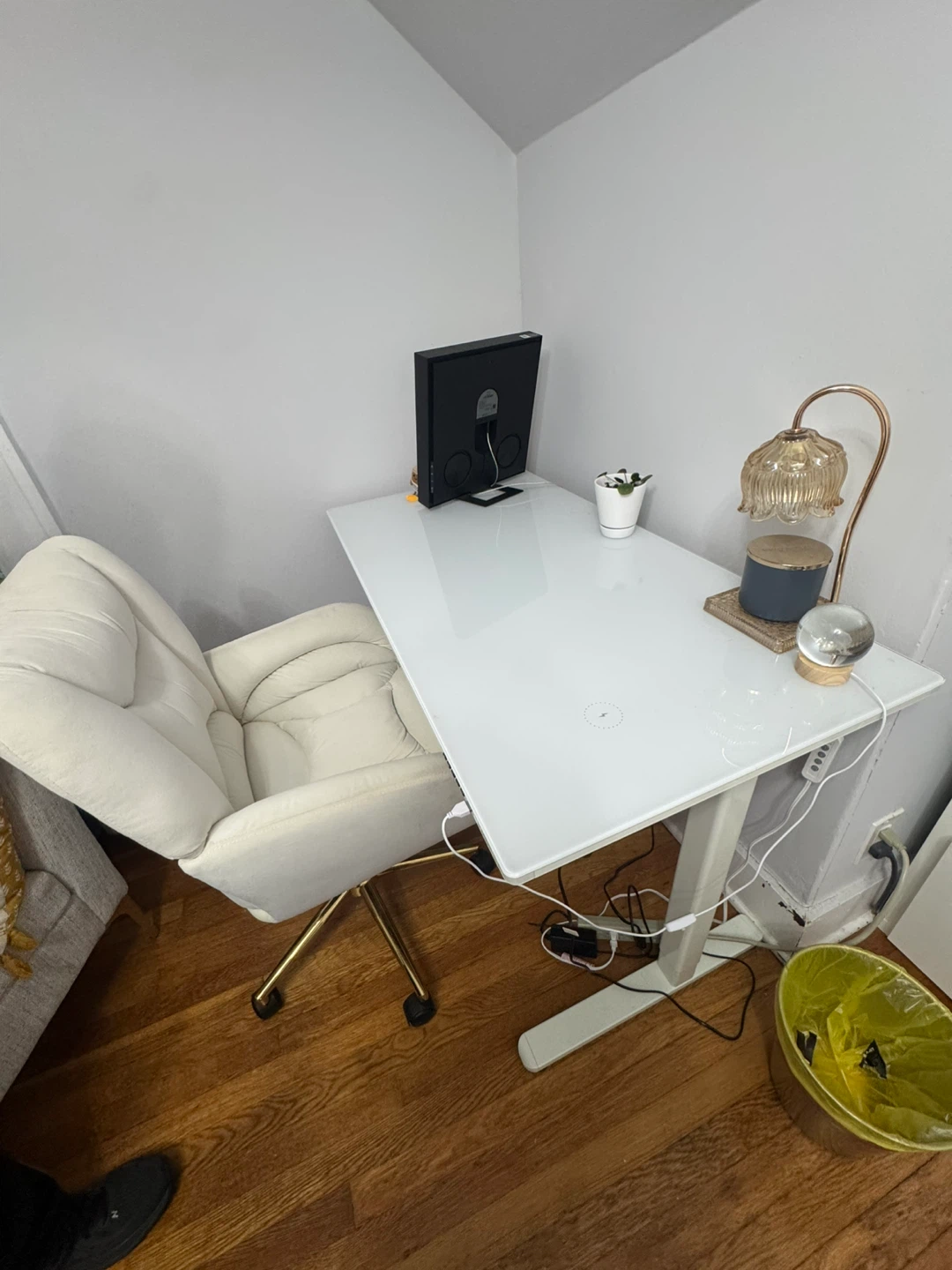 INNOVAR Wireless Charging Glass Standing Desk