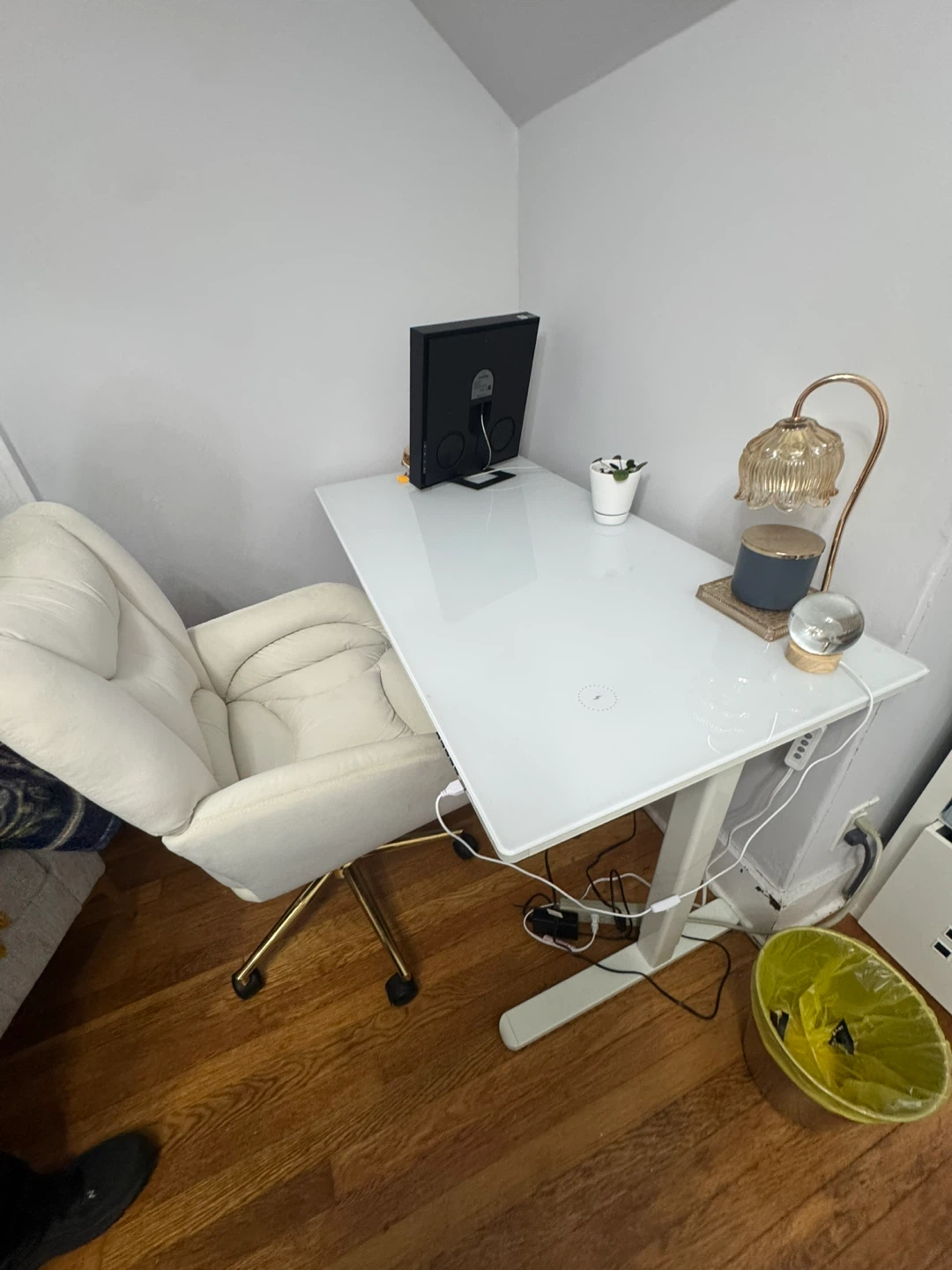 INNOVAR Wireless Charging Glass Standing Desk - photo 3