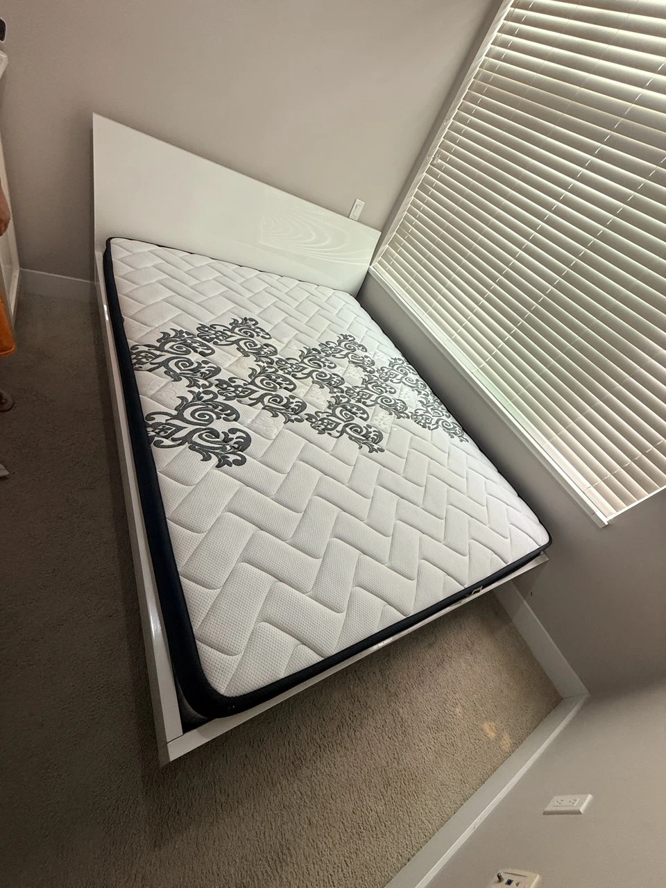 White Modern Platform Bed Frame with Mattress