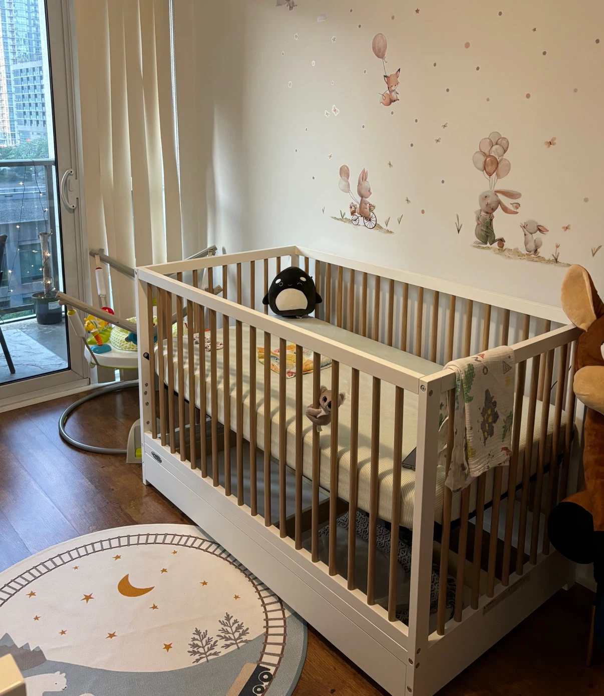 Graco - White Baby Crib