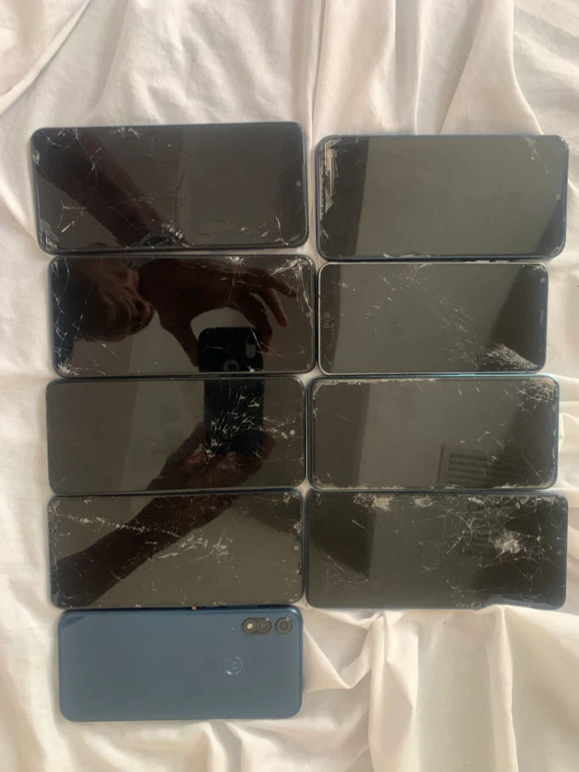 Lot of 10 Smartphones with Cracked Screens