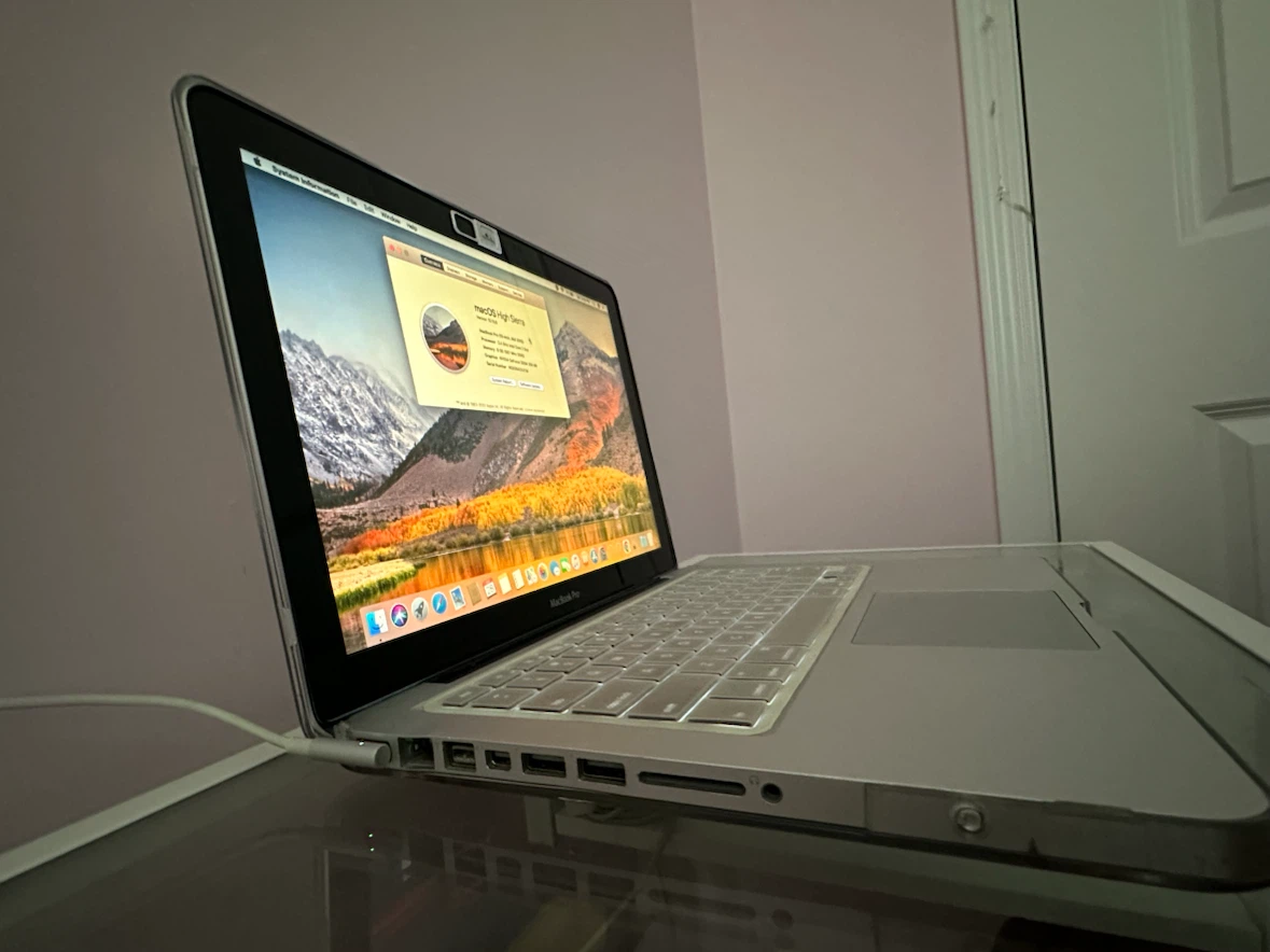 Apple MacBook Pro 13" Laptop - photo 4