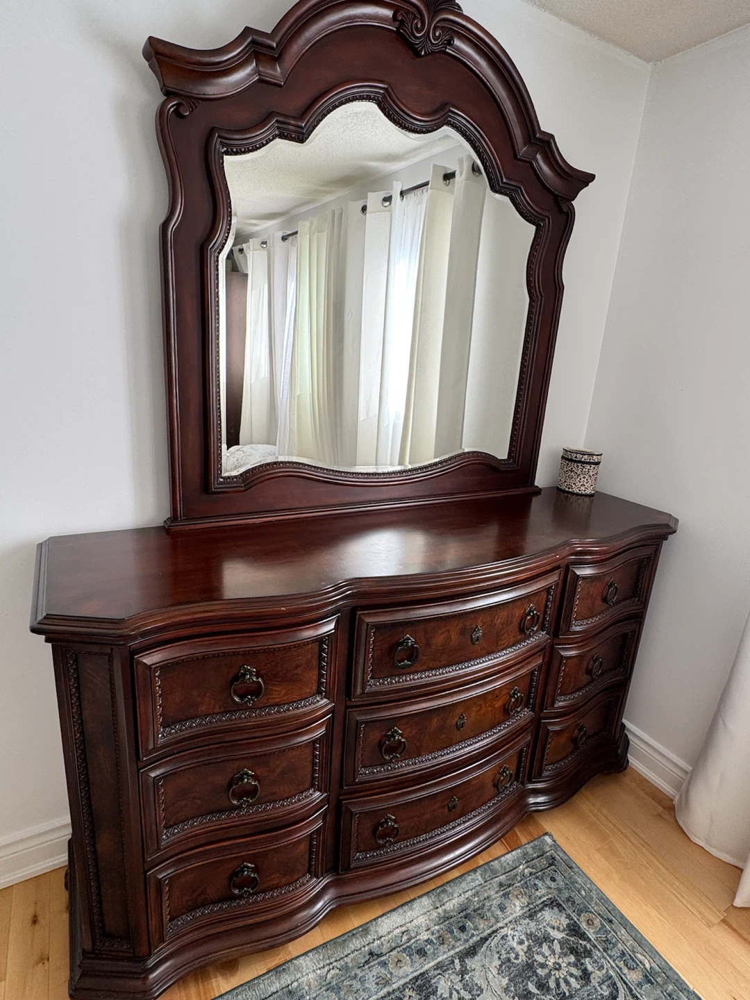 Dark Wood Queen 4 Piece Set: Bed Frame with Ornate Headboard - photo 5