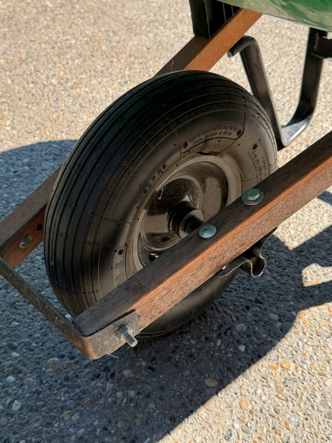 Wheelbarrow - photo 2