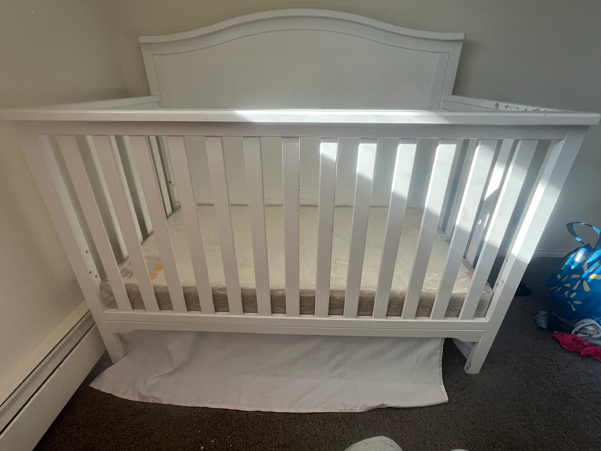 Full-size white wooden classic 4-in-1 convertible crib - photo 3