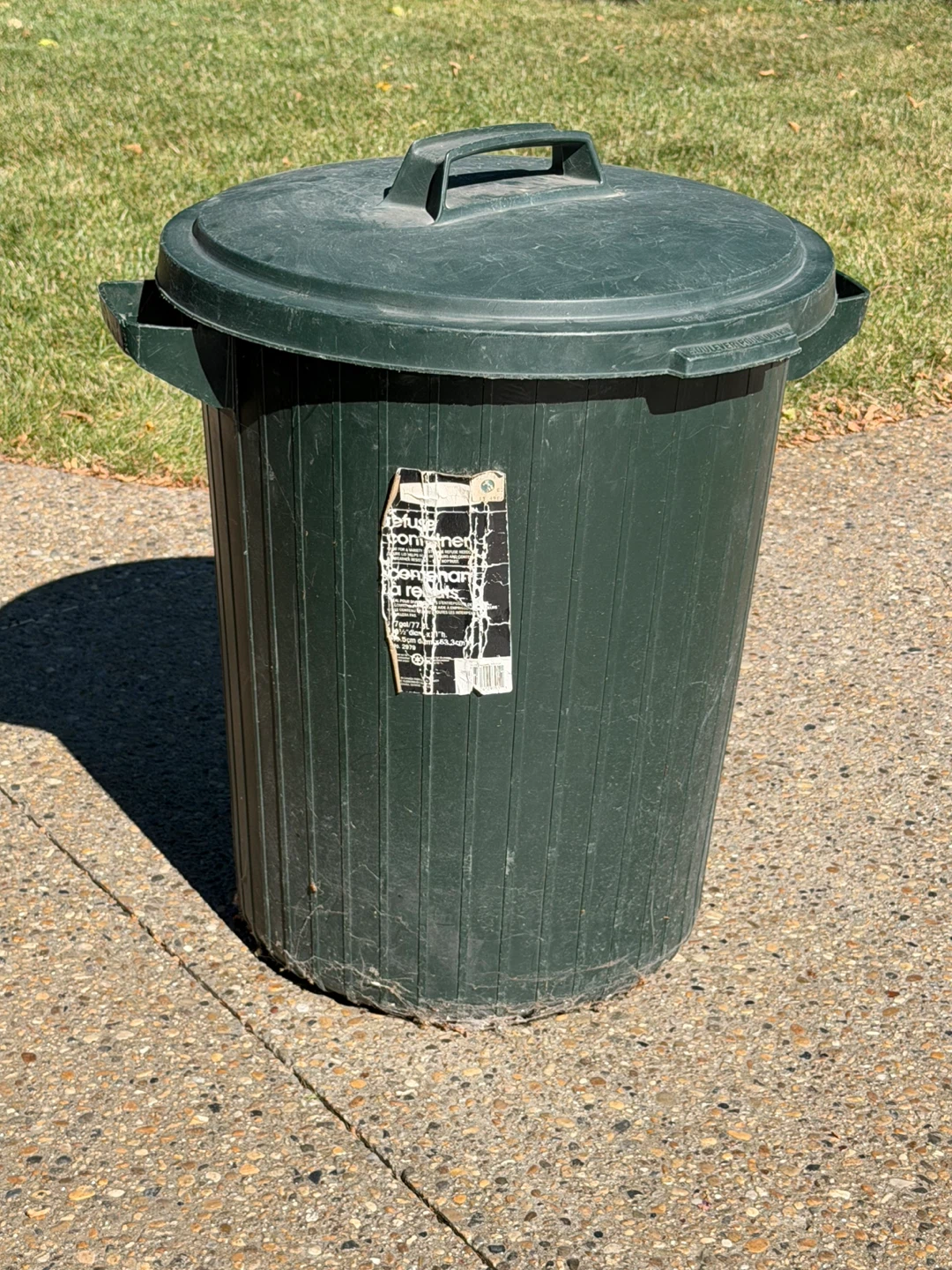 Rubbermaid Garbage Pail