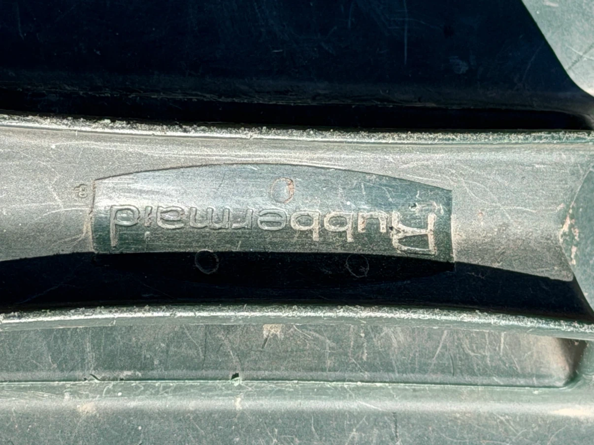Rubbermaid Garbage Pail - photo 3