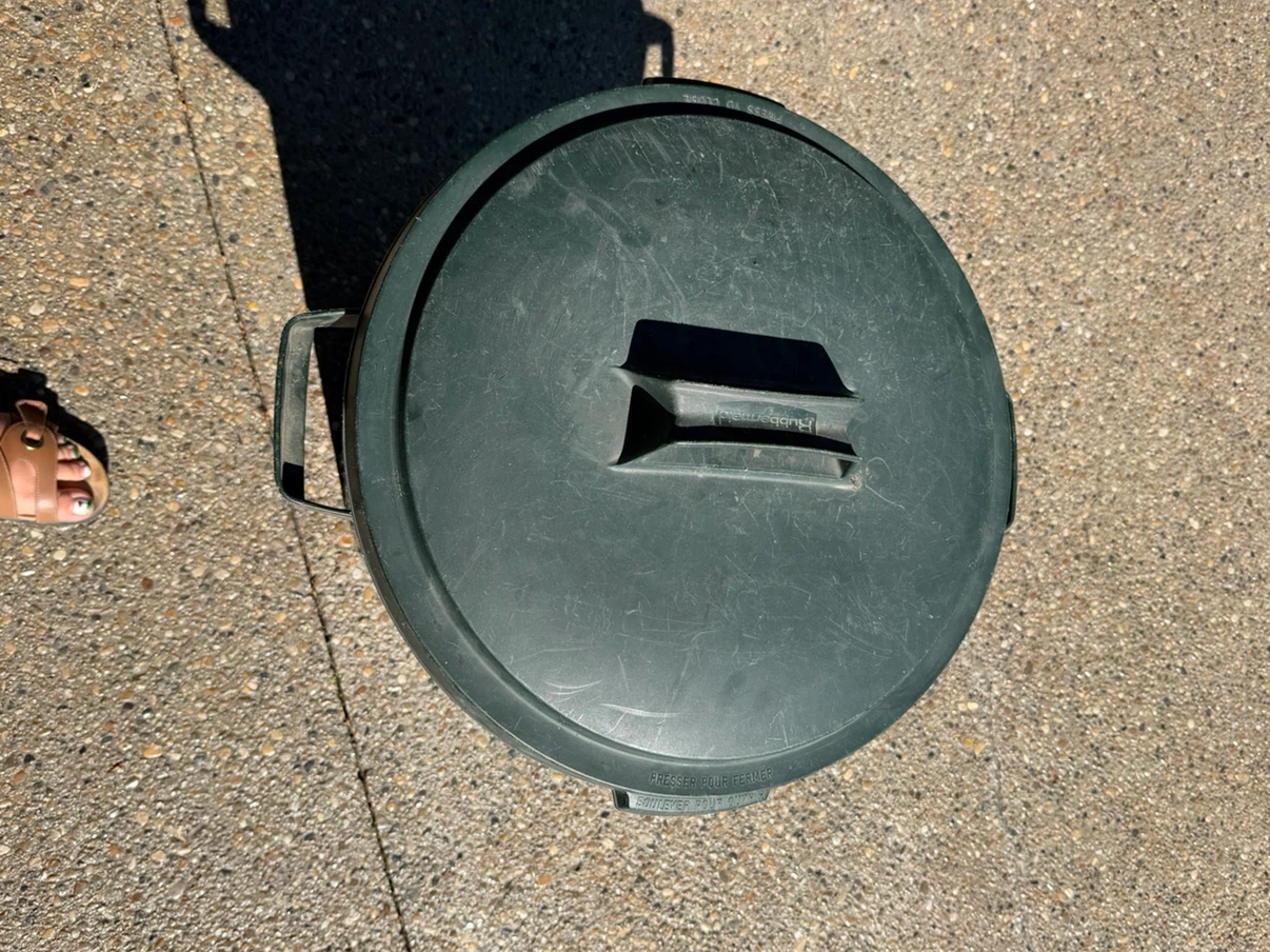 Rubbermaid Garbage Pail - photo 4