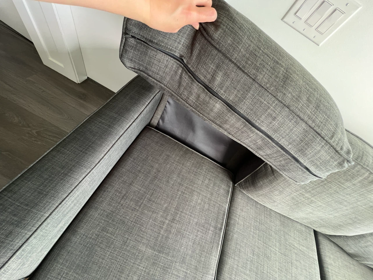 The Brick Sawyer Sofa – Excellent Condition - photo 4