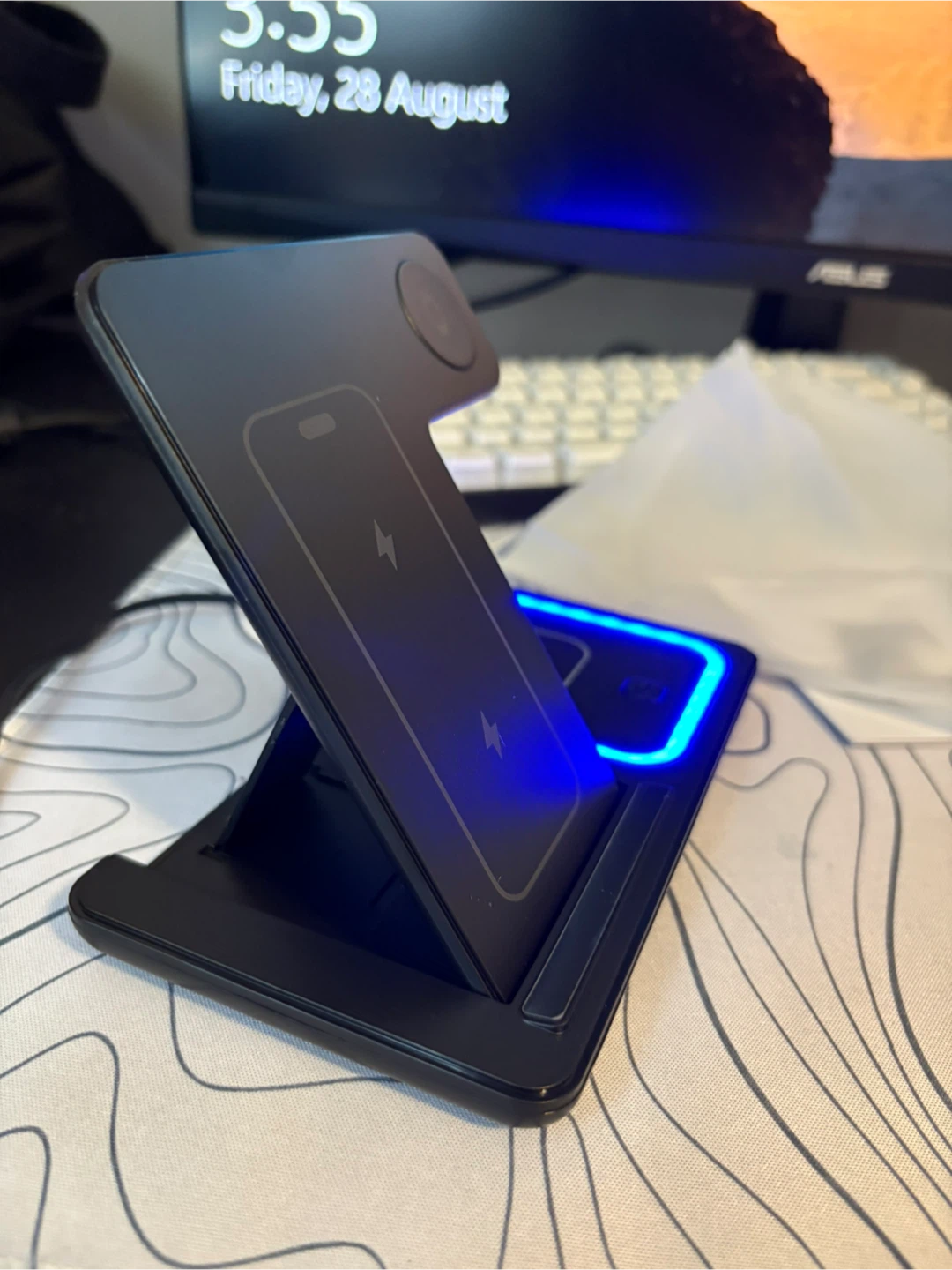 3-in-1 Foldable Wireless Charger - photo 3