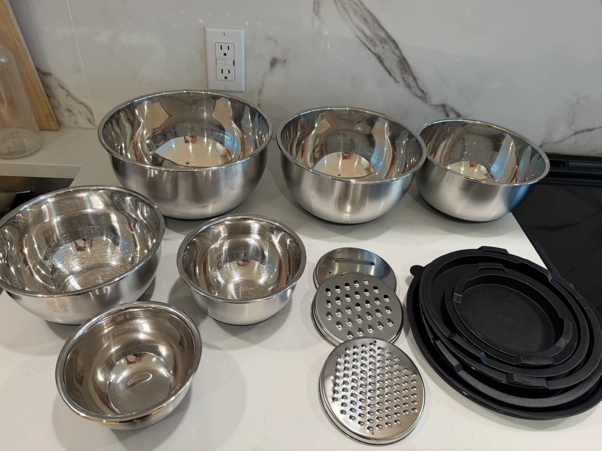 Stainless Steel Mixing Bowls Set with Lids & Graters