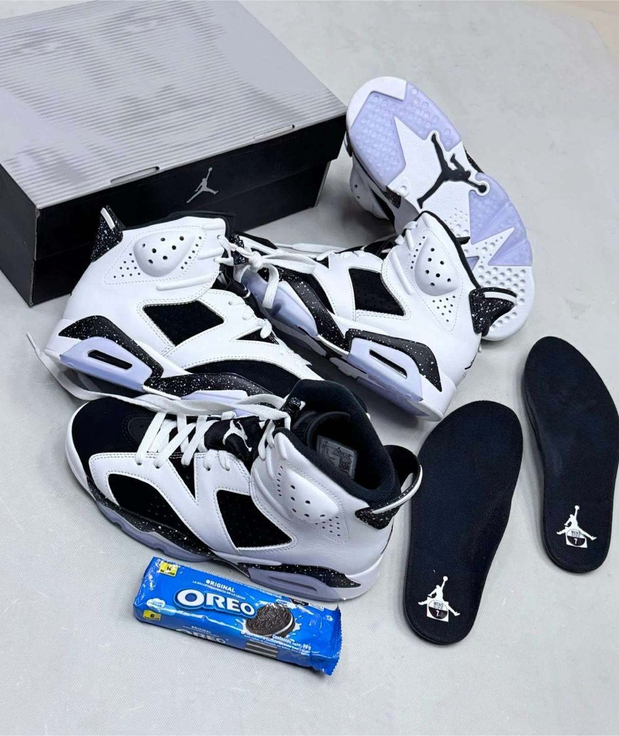 Air Jordan 6 Retro Oreo Sneakers
