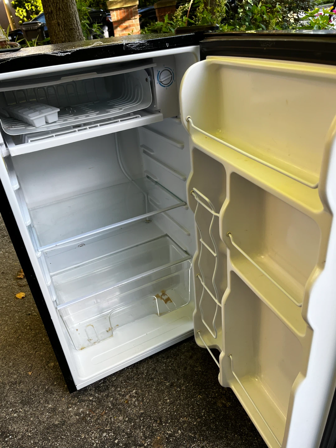 HomCom BC-90 Mini Fridge - photo 2