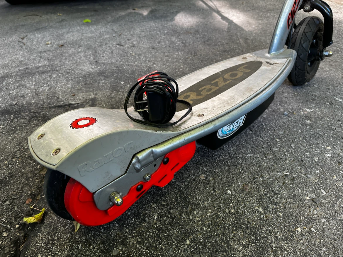 Razor E125 Electric Scooter with Charger - photo 2