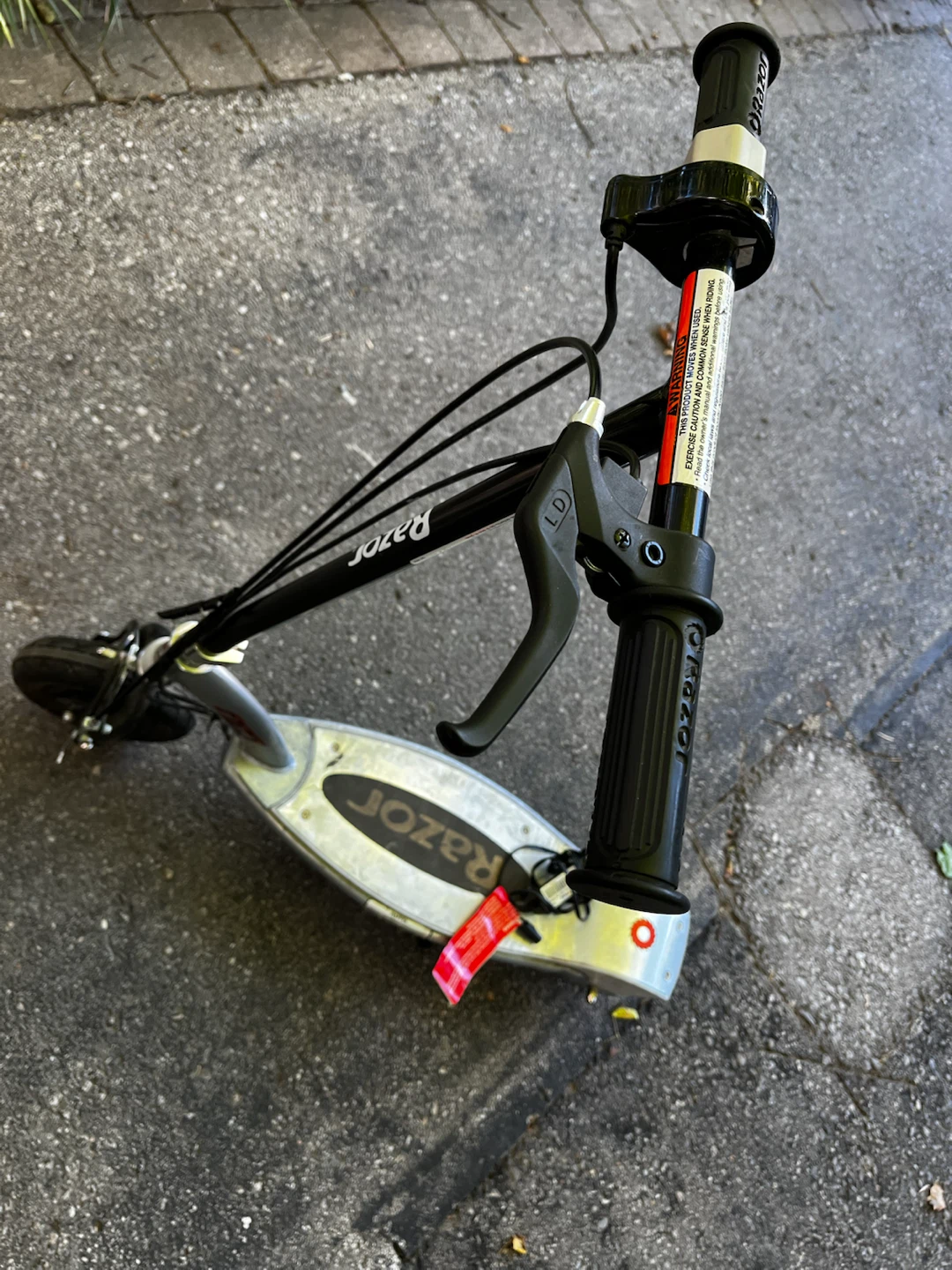 Razor E125 Electric Scooter with Charger - photo 3