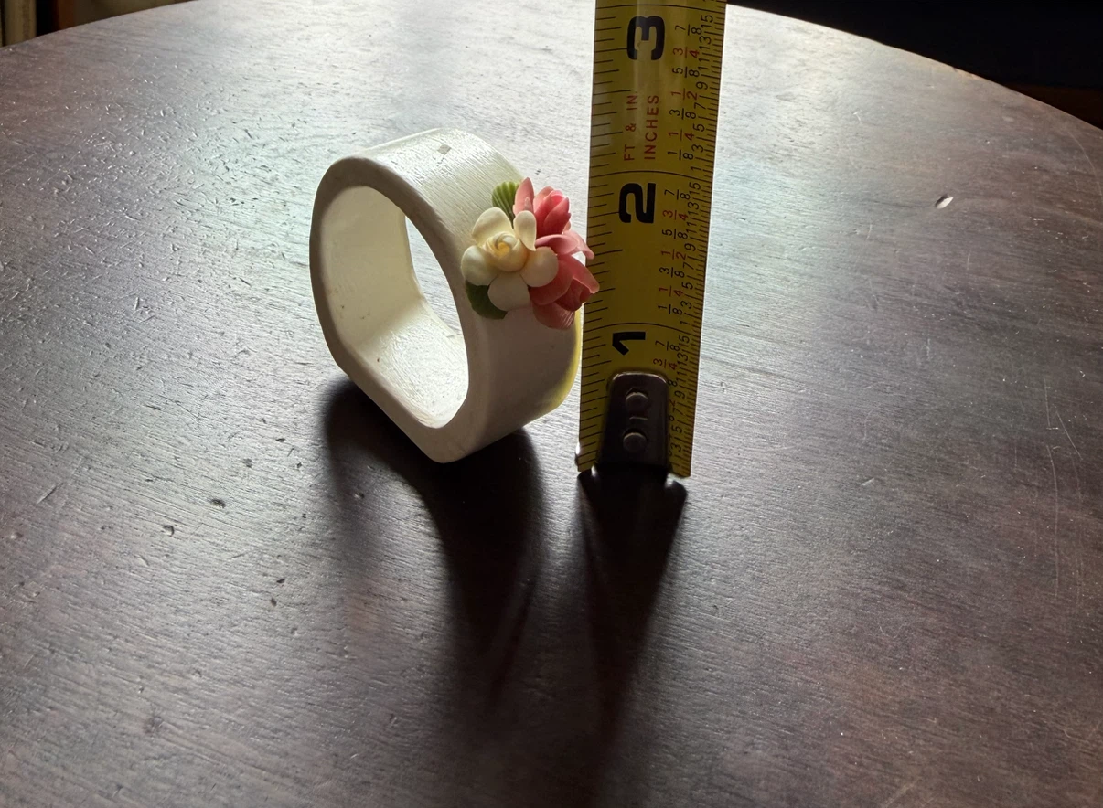 White Napkin Ring Holders with Flowers - photo 3
