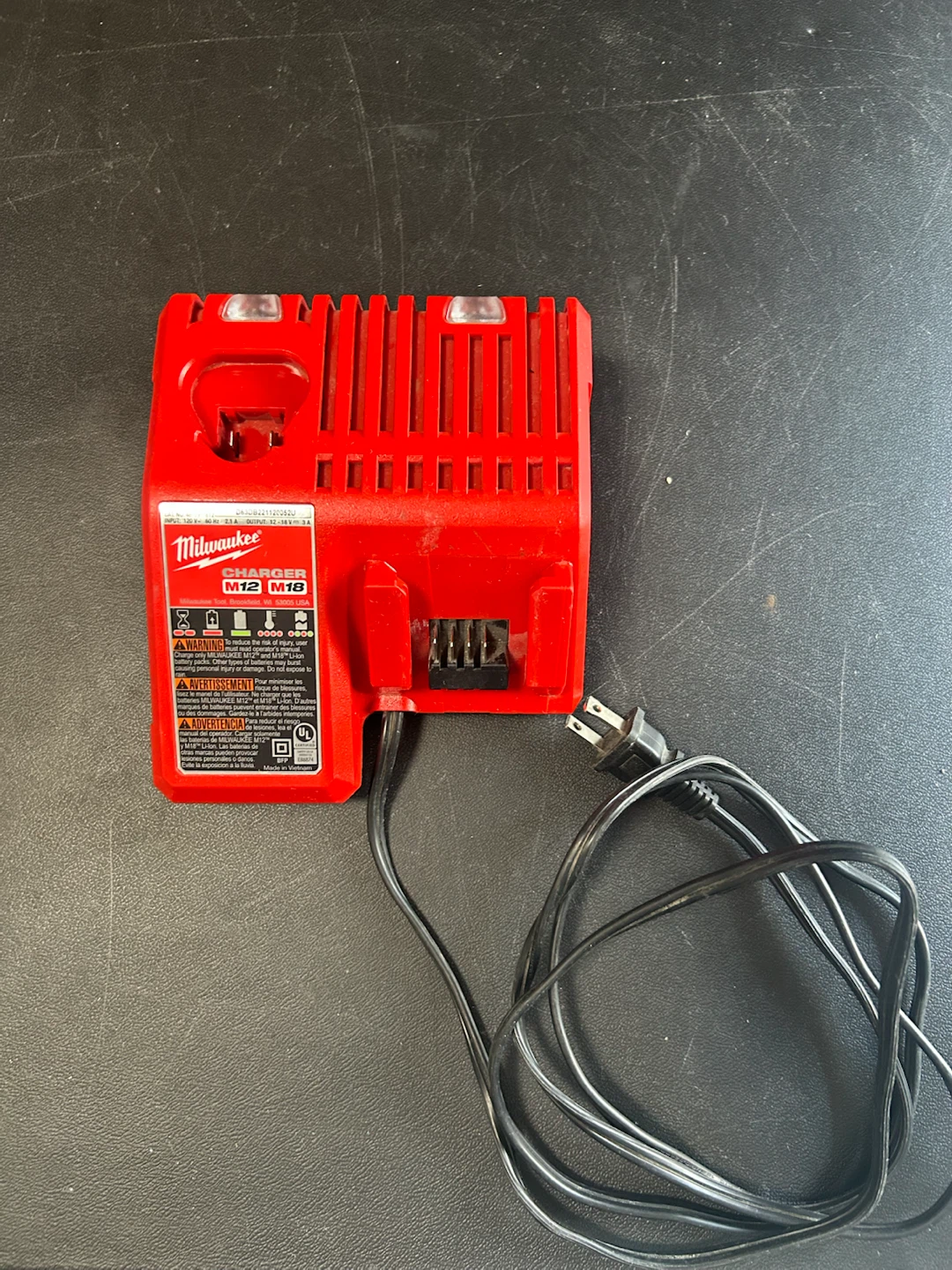 Milwaukee M12 and M18 Battery Charger - photo 2