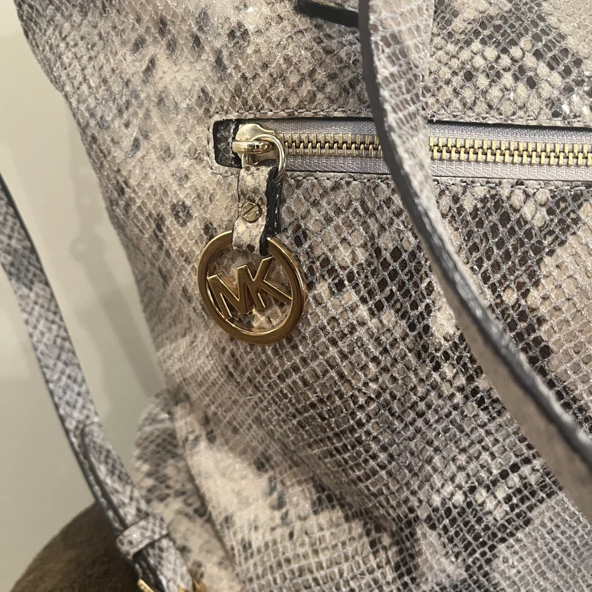 MK grey croc tote bag - photo 4