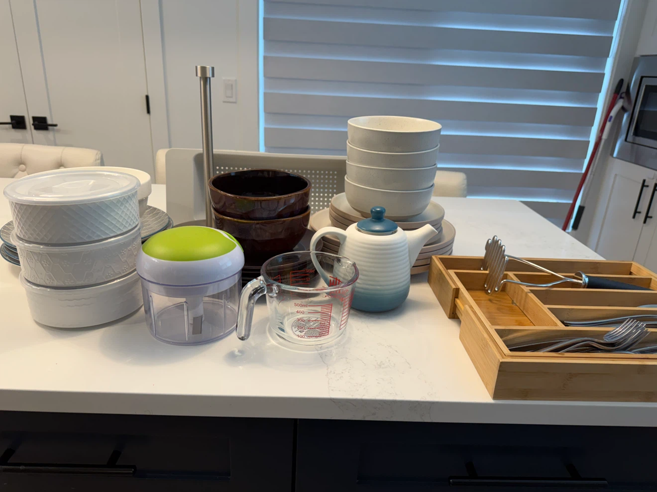 Kitchenware Set - Bowls, Teapot, Utensil Holder & More - photo 2