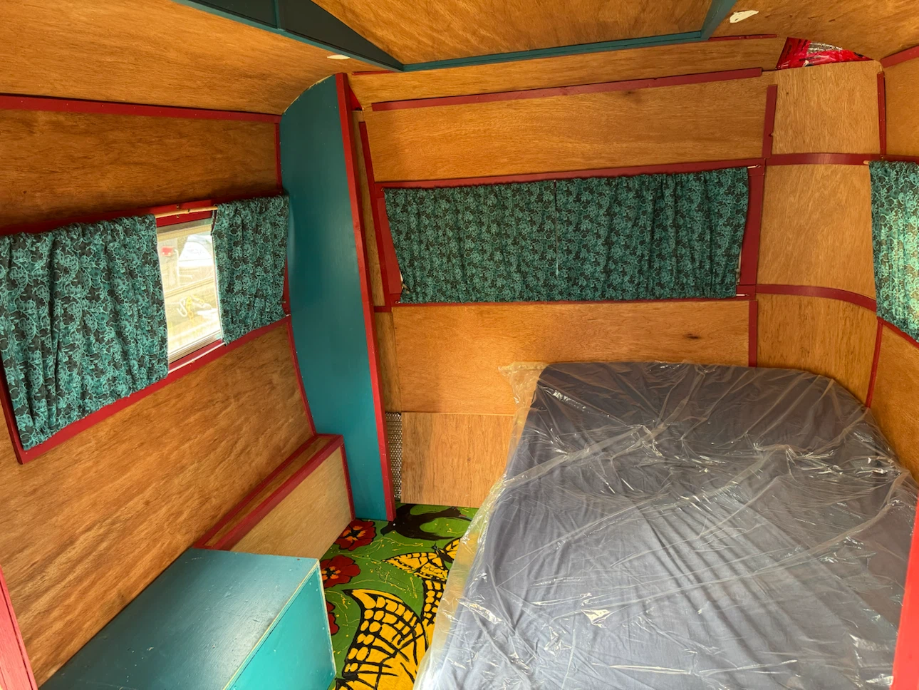 1977 13’ Triple E fiberglass trailer