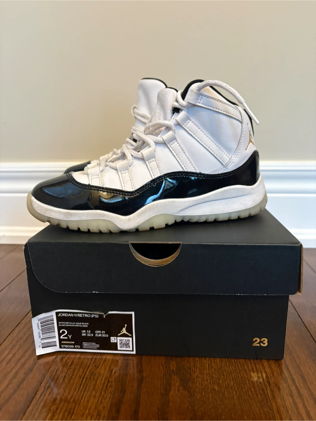 Air Jordan 11 Retro - Size 2 (Youth)