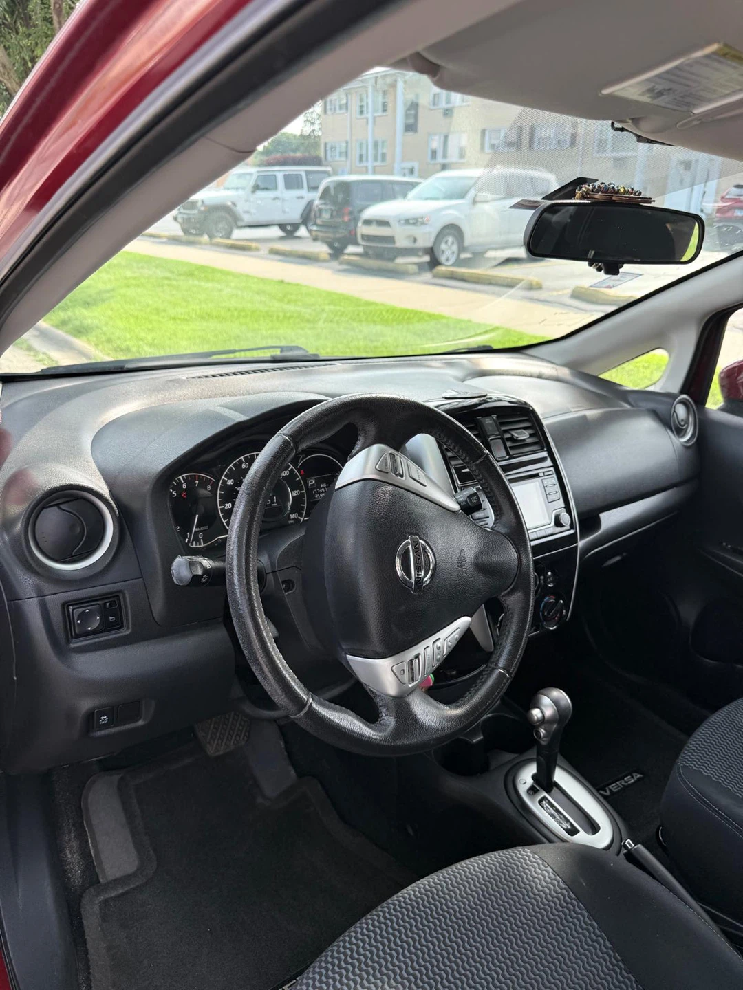 Red Nissan Versa note 2015 - photo 3