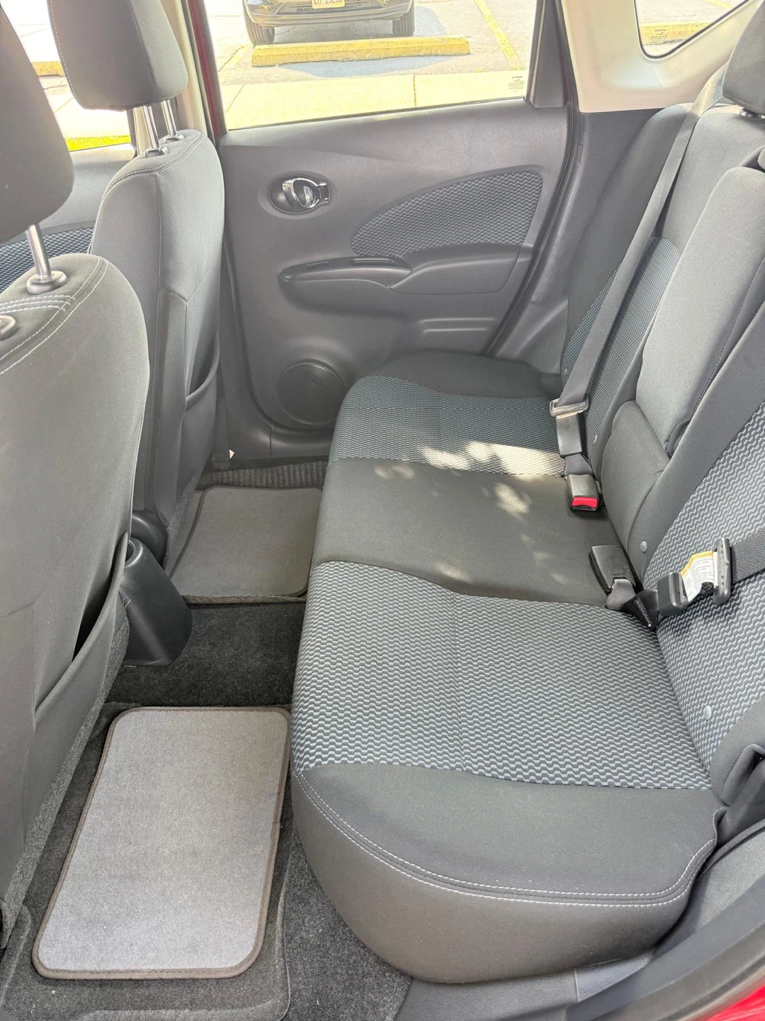 Red Nissan Versa note 2015 - photo 5