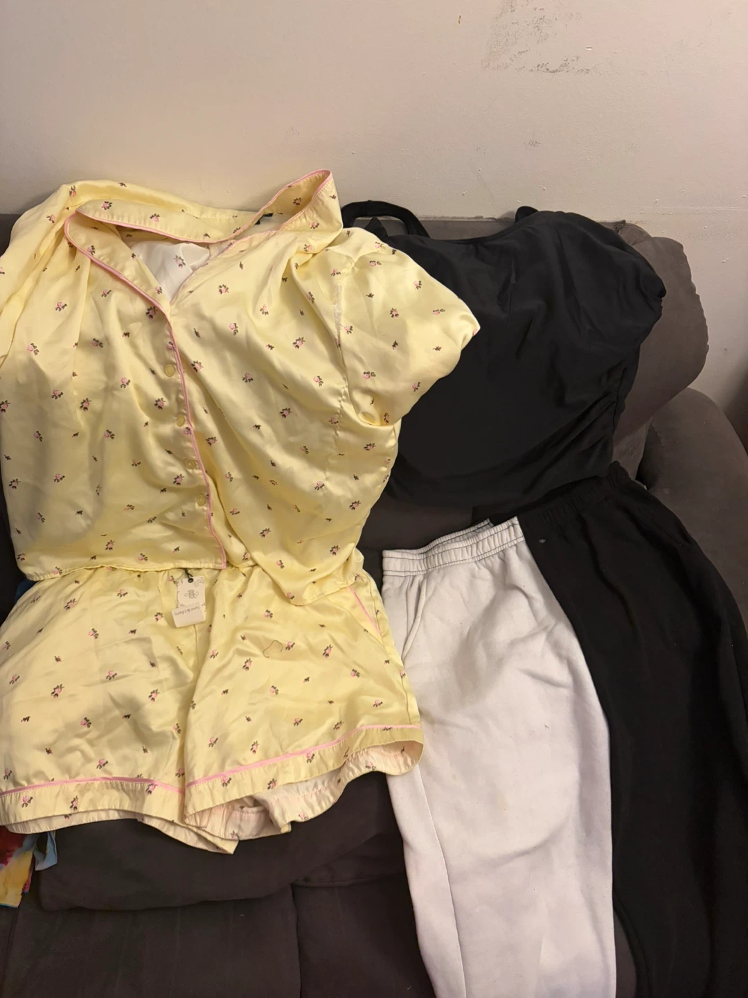 Assorted Women's Clothing Bundle XL - photo 4