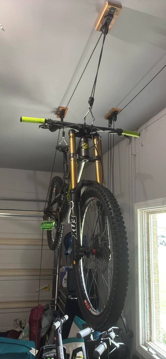 Santa Cruz V10 Downhill Mountain Bike
