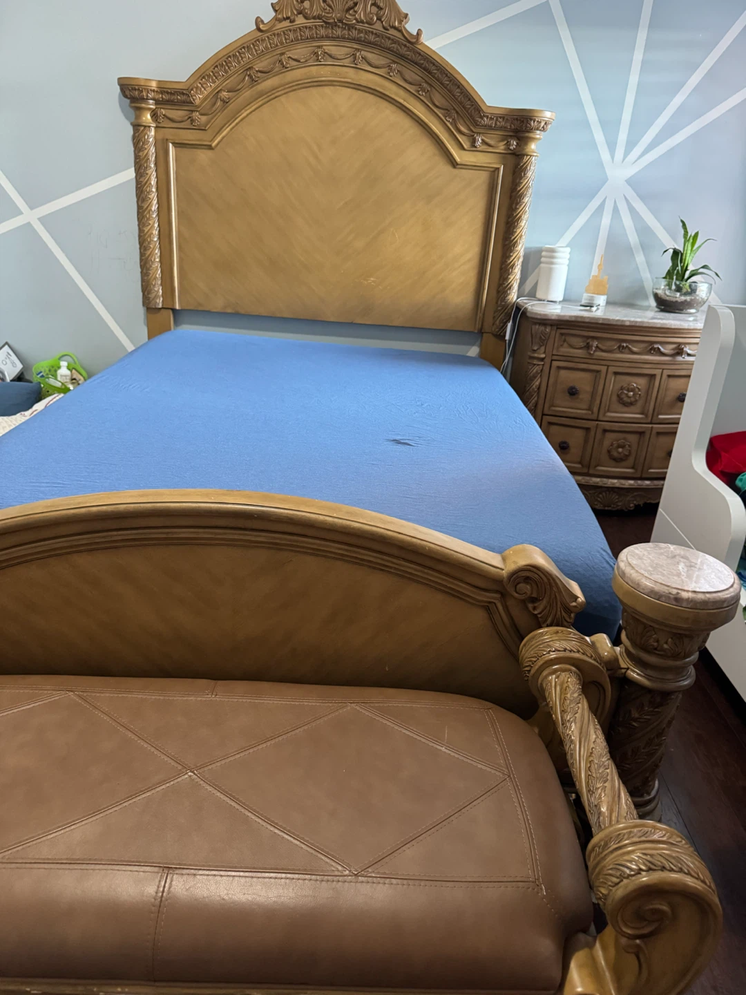 Ashley Ornate Wooden Bed Frame with Leather Bench - photo 4