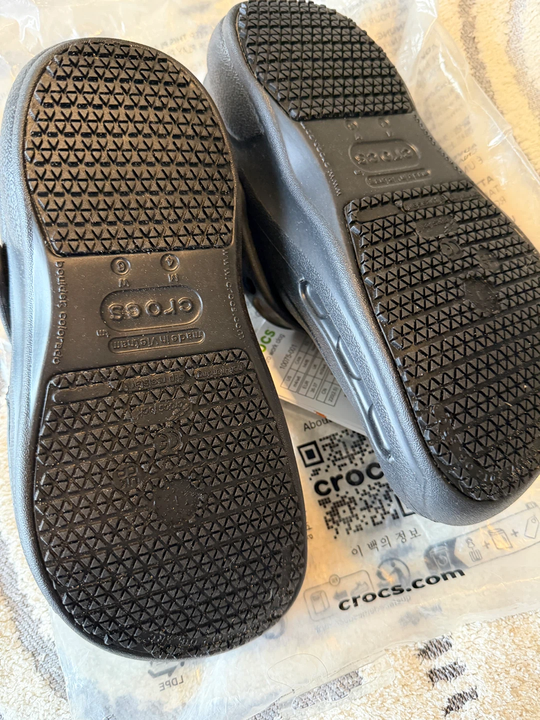 Crocs Bistro Work Clogs - Black - Size M4/W6 - photo 2