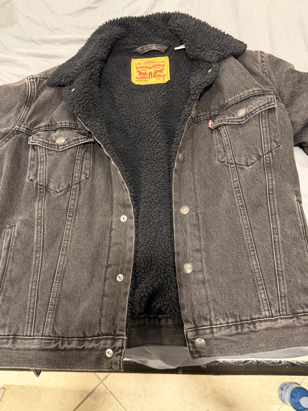Levi's Sherpa Lined Denim Jacket - Size Medium - photo 2