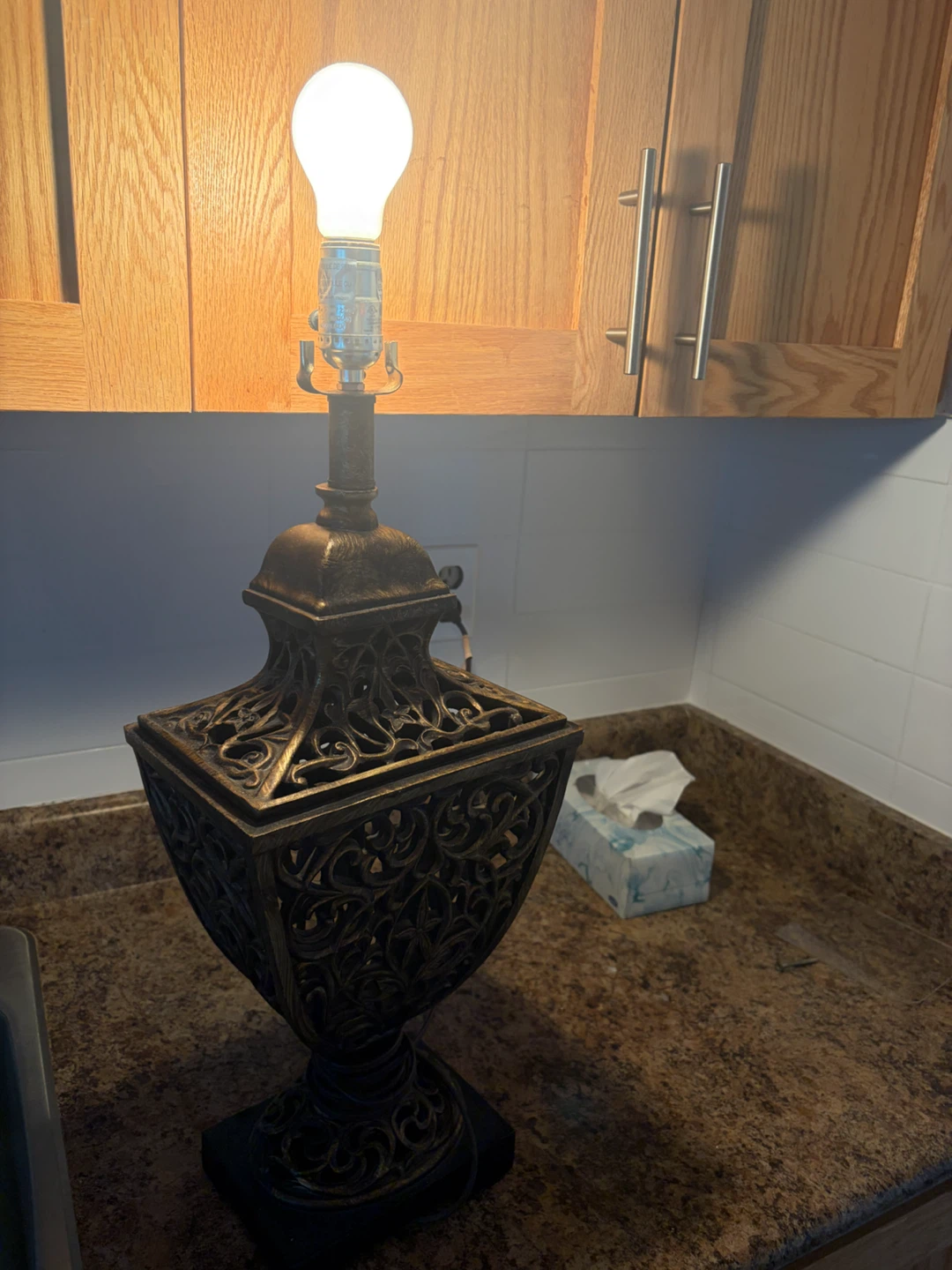 Ornate Metal Table Lamp - photo 2