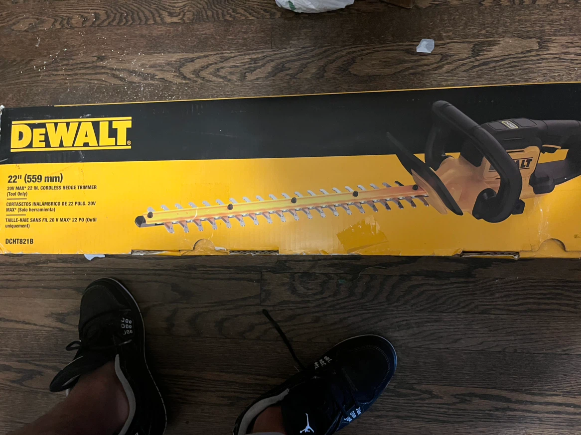 DEWALT 22" Cordless Hedge Trimmer (Tool Only)