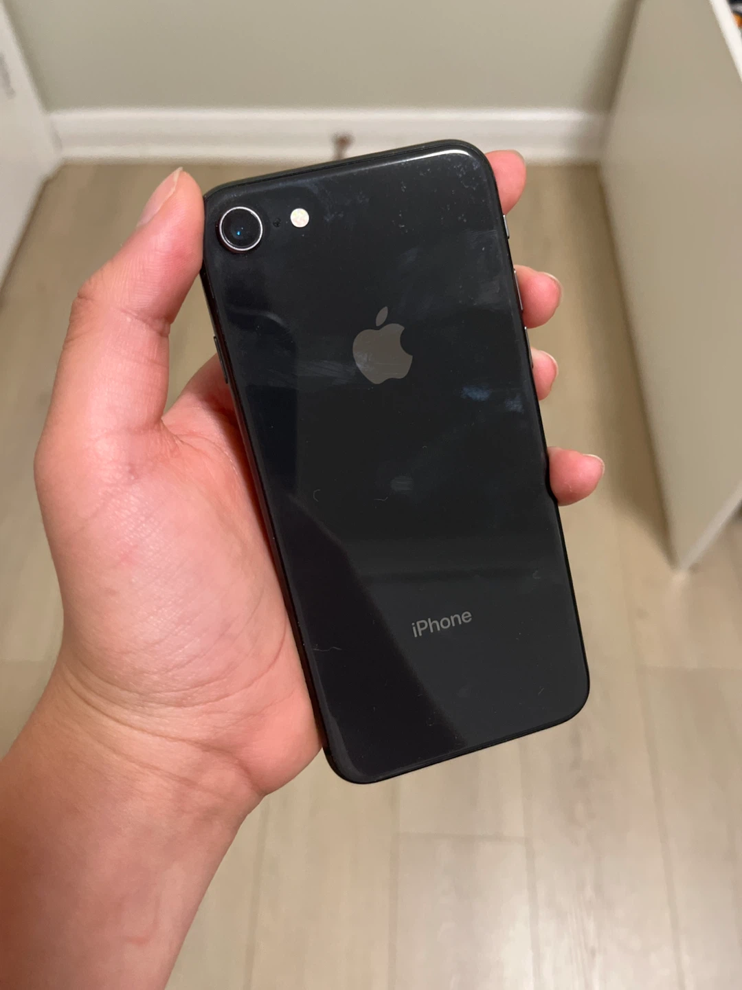 Apple iPhone 8 - photo 3