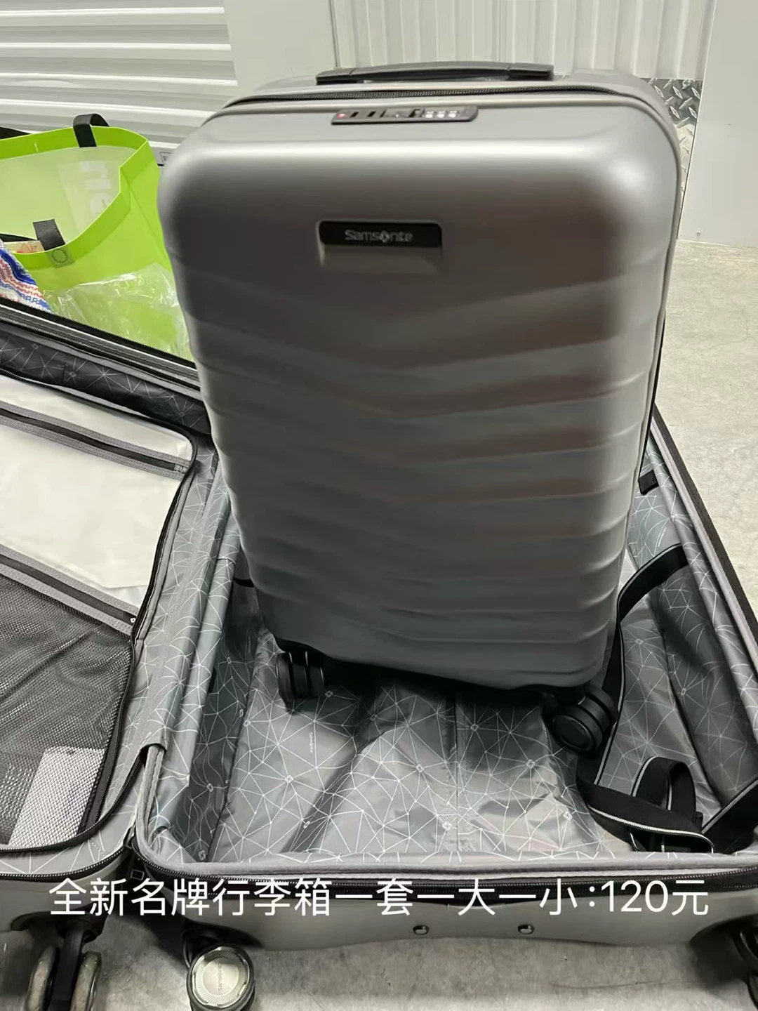 Samsonite Luggage Set - Large and Small