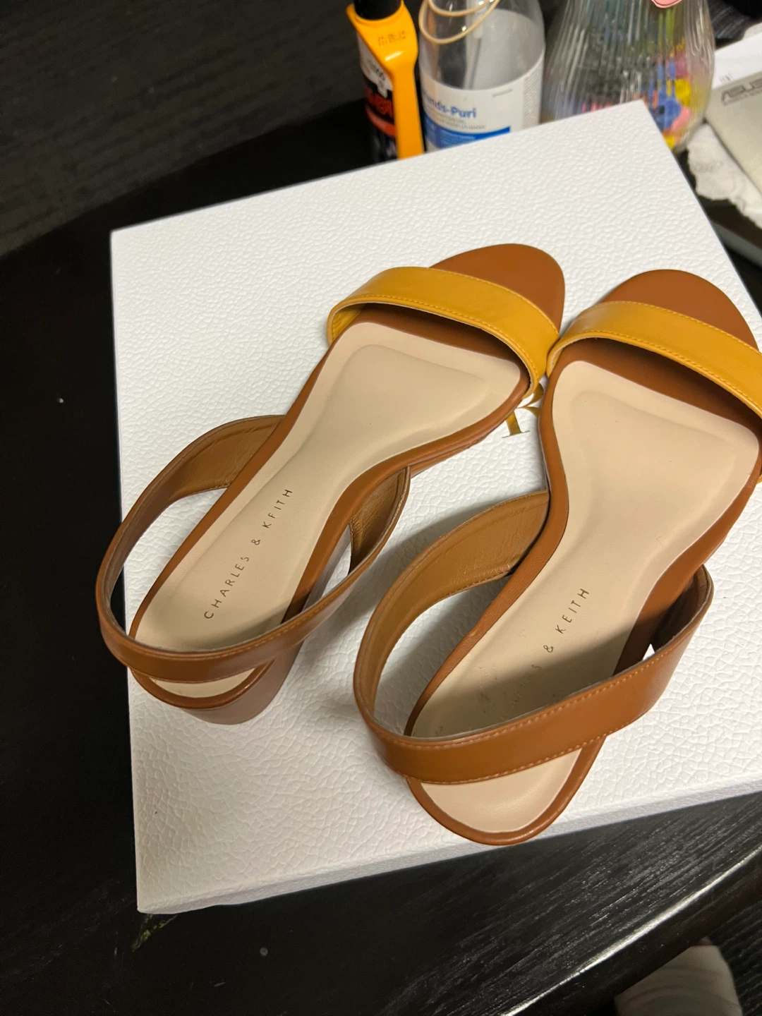 CHARLES $ KEITH SANDALS SIZE 39