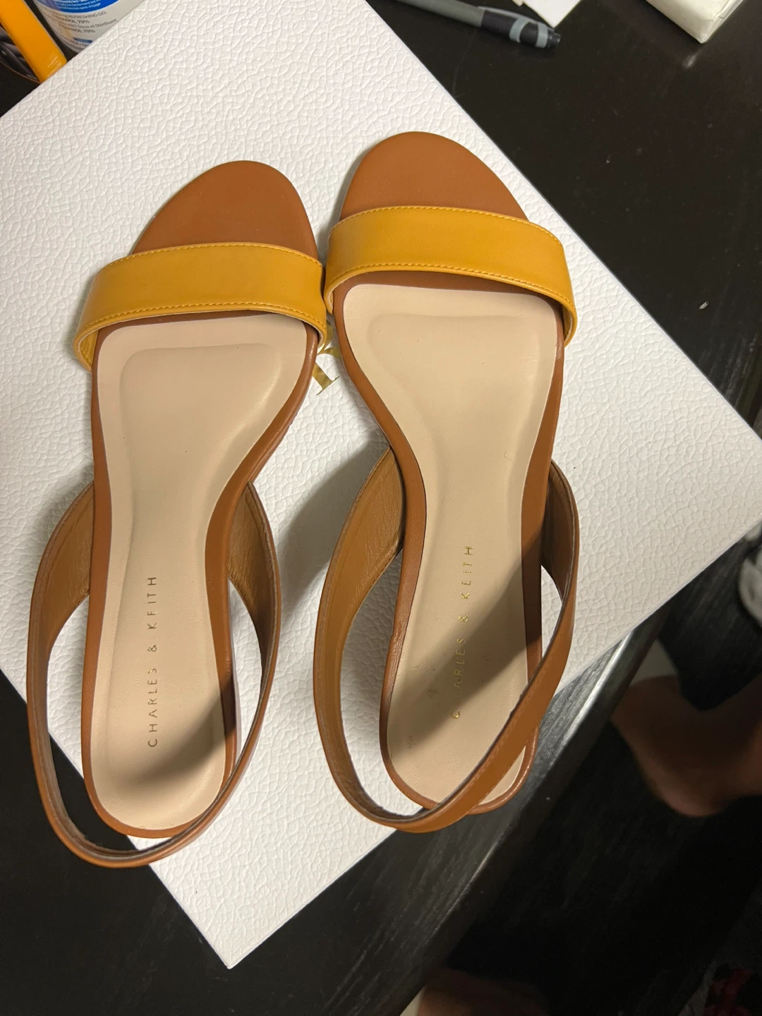 CHARLES $ KEITH SANDALS SIZE 39 - photo 3